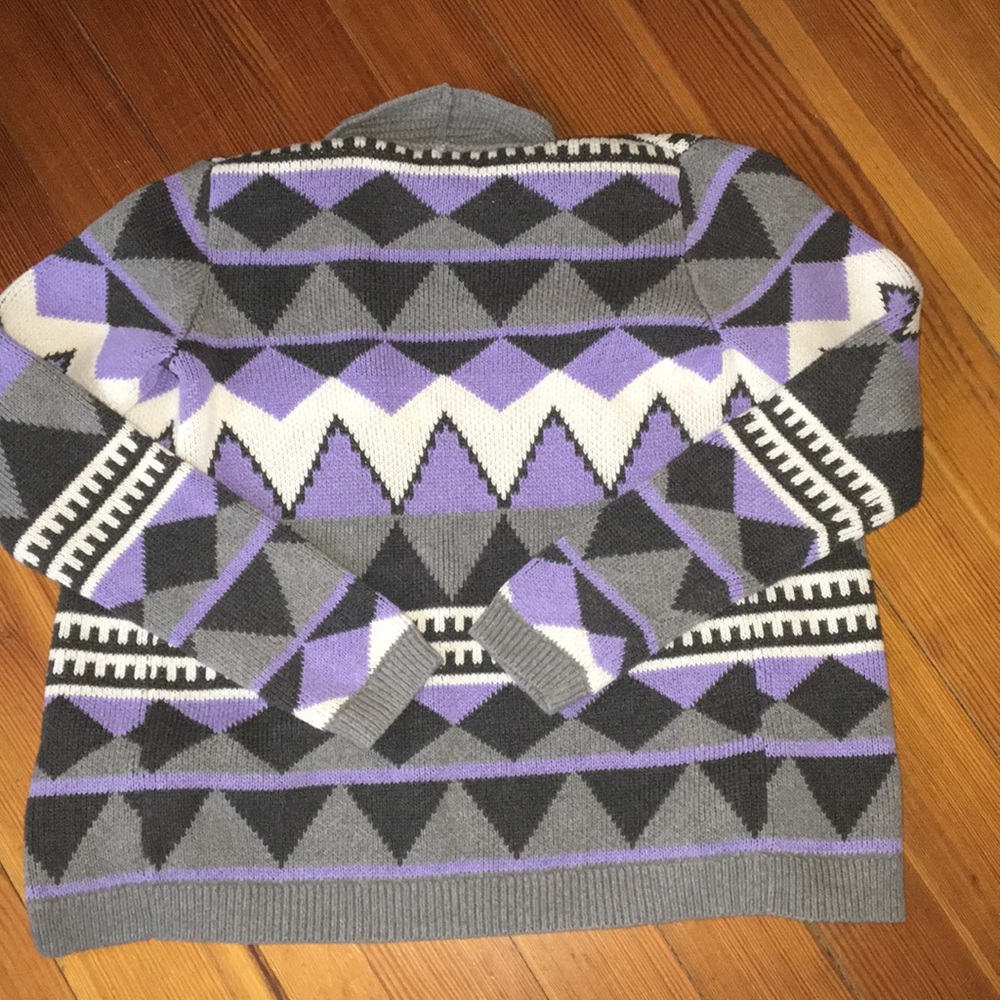 Sweater.  Excellent - Picture 3 of 3